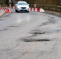  艾訊攜手津涌科技為確保行車用路安全提供道路瑕疵AI人工智慧檢測解決方案